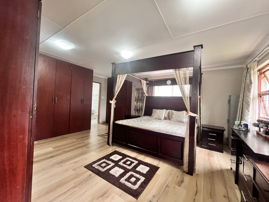 4 Bedroom Property for Sale in Dana Bay Western Cape